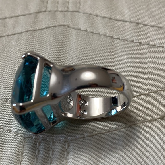 Genuine Swarovski Crystal Blue cocktail ring: Merlin size 7 (size 55) - Picture 6 of 14